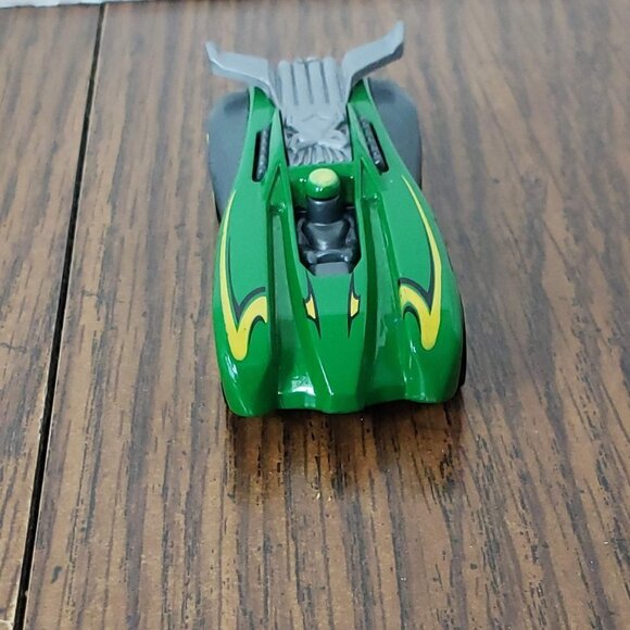 2012 Hot Wheels New Models 46/50 Eagle Massa Green w/ Yellow Stripe 46/247 - Picture 2 of 6